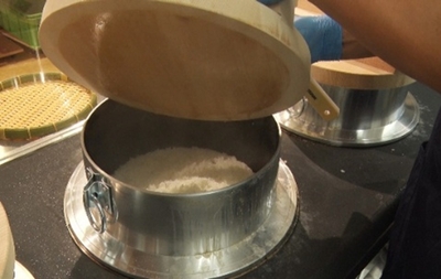 羽釜で炊いた窯炊きごはん