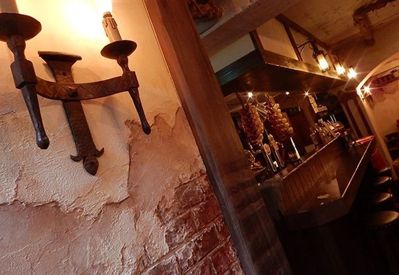 西荻窪で楽しむイギリス日帰り旅行！？8/2で開店1周年を迎える 英国式パブ『The Old Arrow』が1週間樽生ビールディスカウント