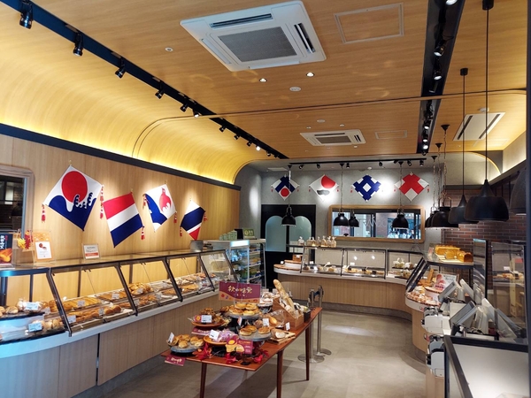 トランドール長崎駅店 店内