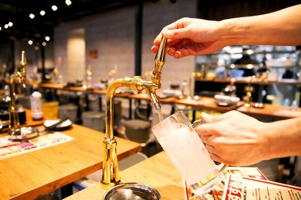 食べ飲み放題に加え、卓上サワー完備で2,500円という異常な価格設定