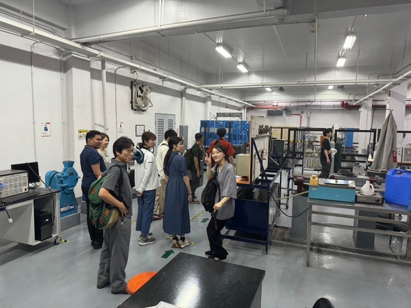 マプア大学の工作センターで