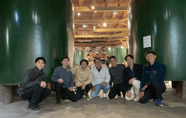 プロジェクトメンバー（写真中央が小坂さん）