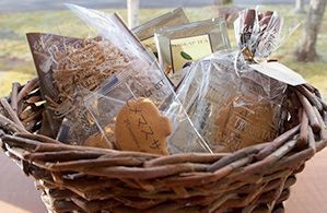 休暇村支笏湖 宿泊特典 お土産にキュートなヒメマスクッキーとハスカップティーをプレゼント