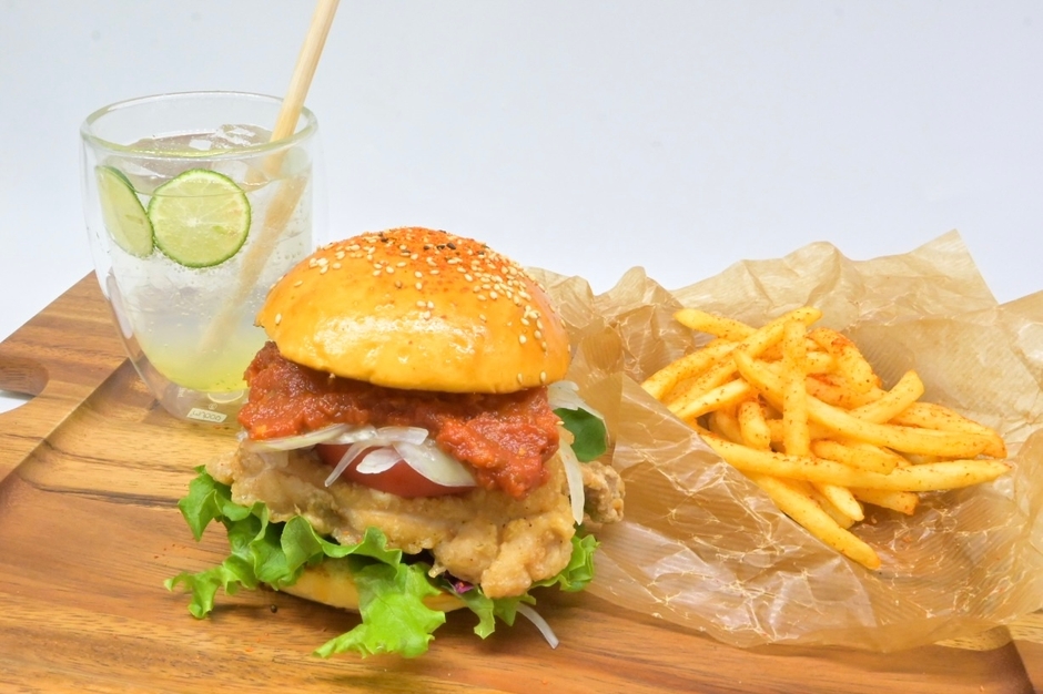 阿波チキ辛バーガー