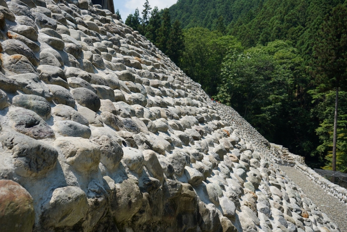 寺院内石積み