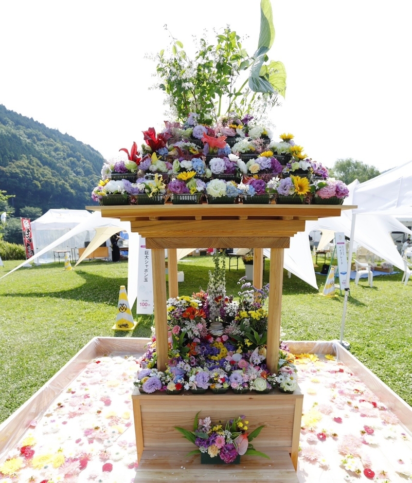 日本最大級の花御堂