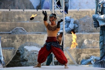 アクロバティックなパフォーマンス2 ファイヤーパフォーマンス