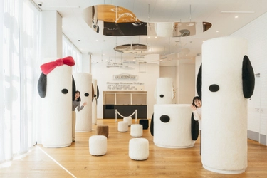 スヌーピーミュージアム、 3月7日(土)より新企画「ふかふかミュージアム」がスタート！ スヌーピーたちにハグできる巨大な柱や寝転べる新エリアが登場　 これまで以上に「癒し」と「楽しさ」が溢れるミュージアムに進化