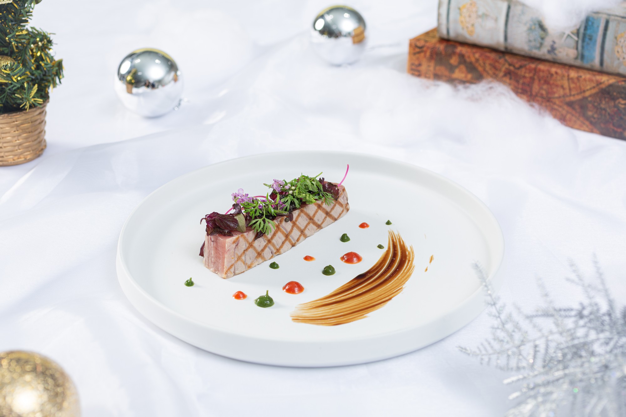 【魚料理】 本マグロ中トロのグリエ キャビア添え、 バルサミコソースと2種のピューレ (グレードアップ +4,000円)