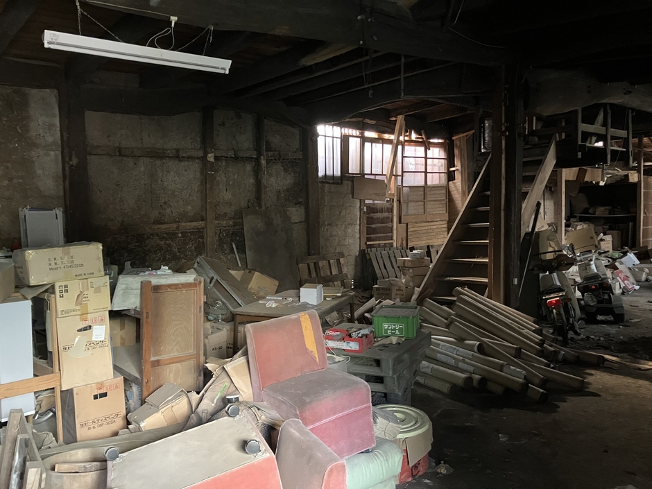 改装予定の、荒れ果てた創業の地