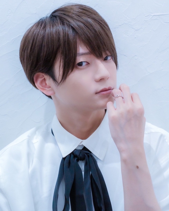 登場人物:束田唯/新井裕士