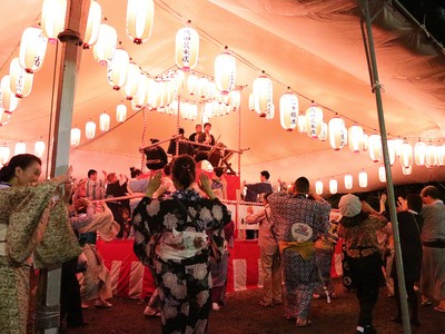「山王音頭と民踊(みんよう)大会」(千代田区) 「盆オドラーのお正月」として知られる、都内の盆踊りはじめ(撮影:増井誠一郎)