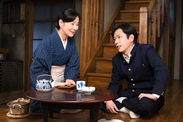 「母と暮せば」©2015「母と暮せば」製作委員会