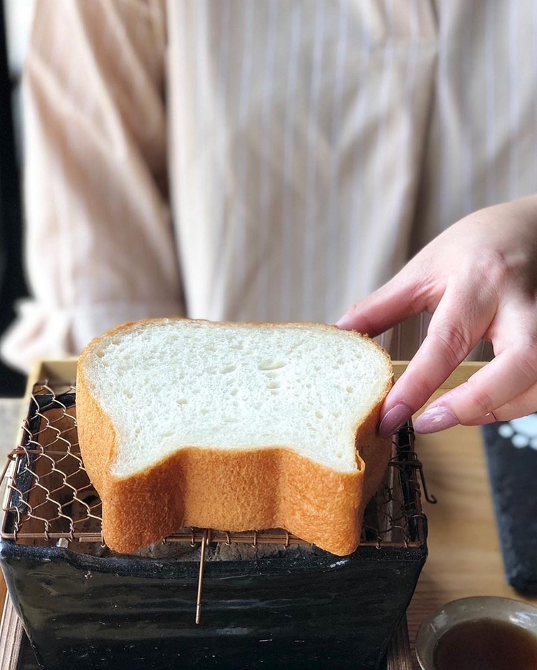 横から見るとこの分厚さ♪ ※実物は三毛猫タイプです