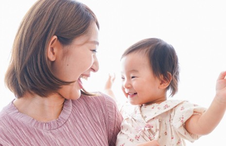 赤ちゃんと母親