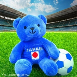 サッカーも推しぬいと一緒に日本を全力応援！どんなスポーツでも応援するテディベアです。