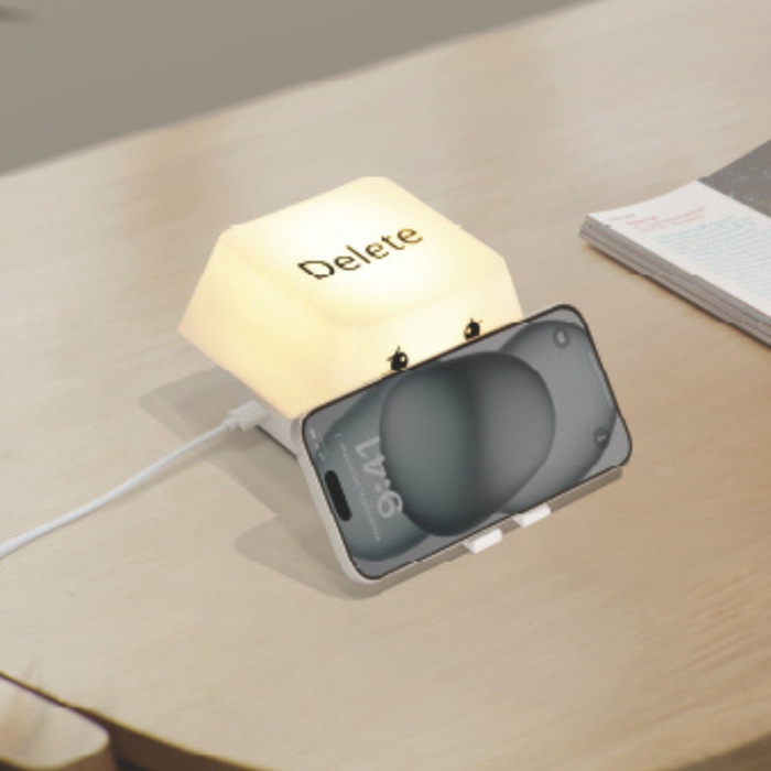 Deleteライトちゃん　スマホスタンドにもなる