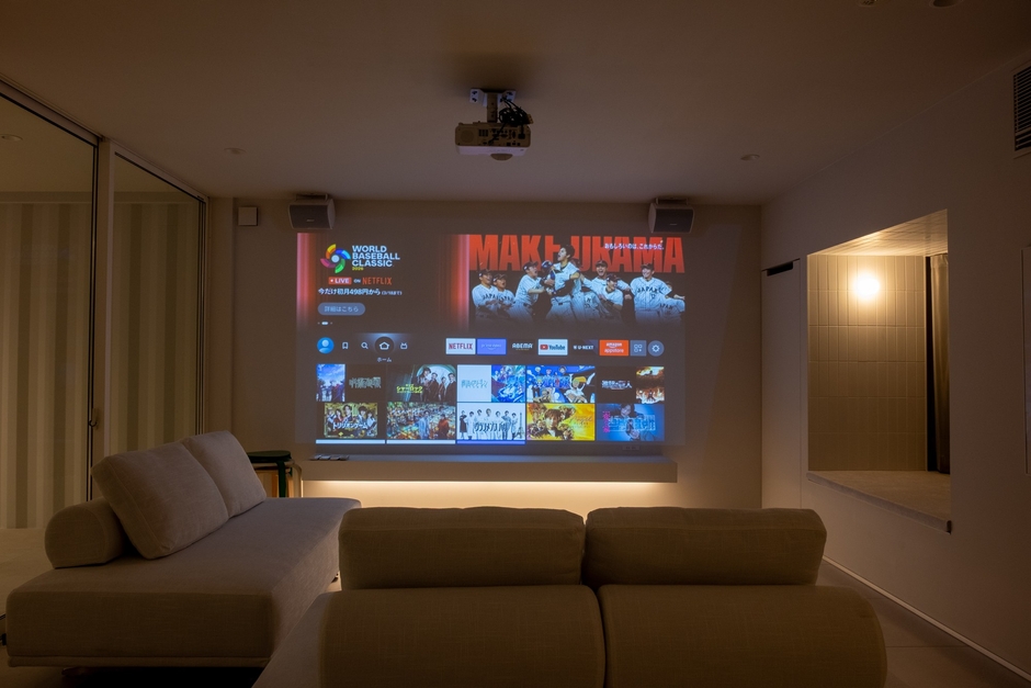 壁に投影できるホームシアターシステムはカラオケDAMも投影可能