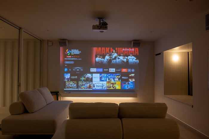 壁に投影できるホームシアターシステムはカラオケDAMも投影可能