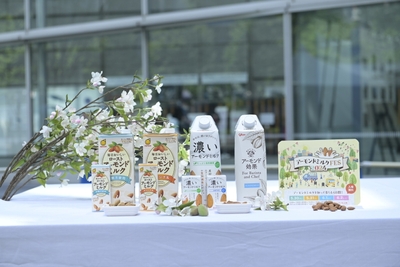 各社アーモンドミルク商品展示
