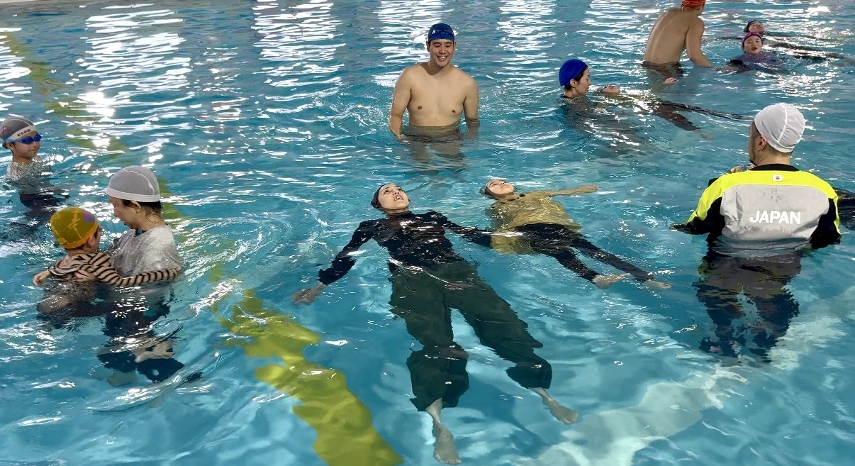 親子で着衣の感覚を体験