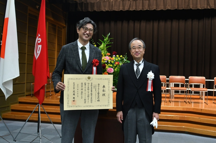 花角知事と代表の村上(左)