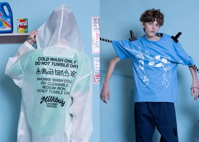 左) フードシャツ 33,550円、Tシャツ 8,250円 / 右) Tシャツ 10,450円、パンツ 30,140円 (全て税込)