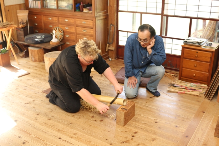 協同制作の様子（エスメ・ホフマンさん）