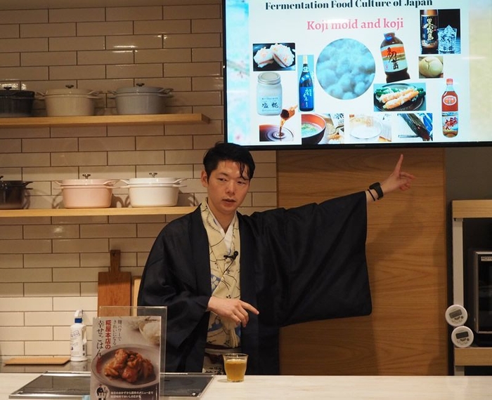 出版記念イベント:浅利定栄さん 講義の様子