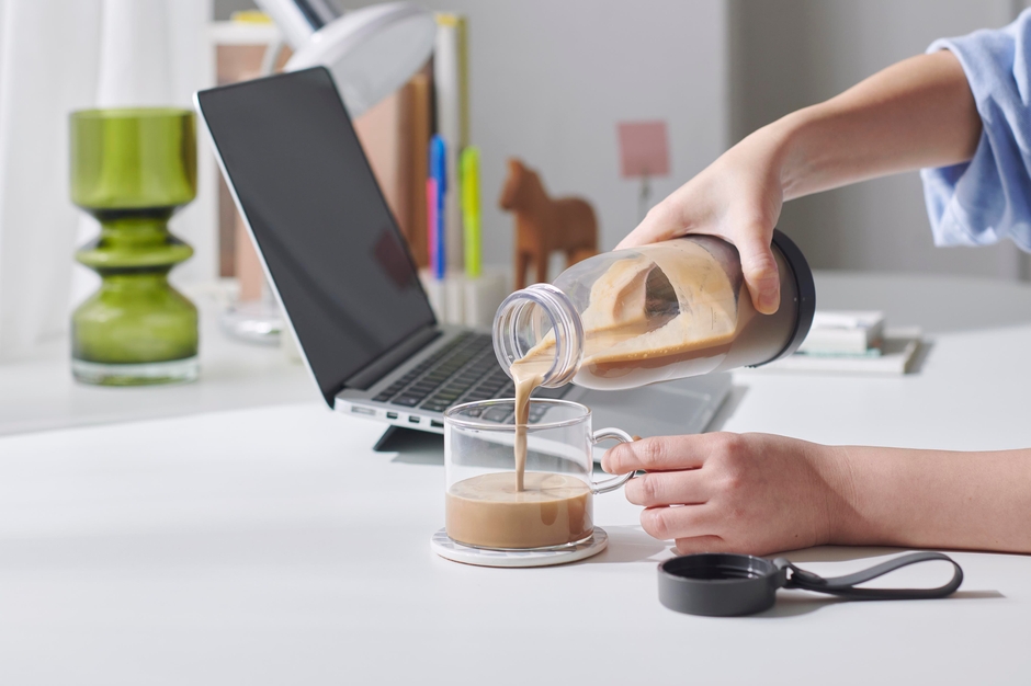 フタ側も開くので注ぐのもラクラク