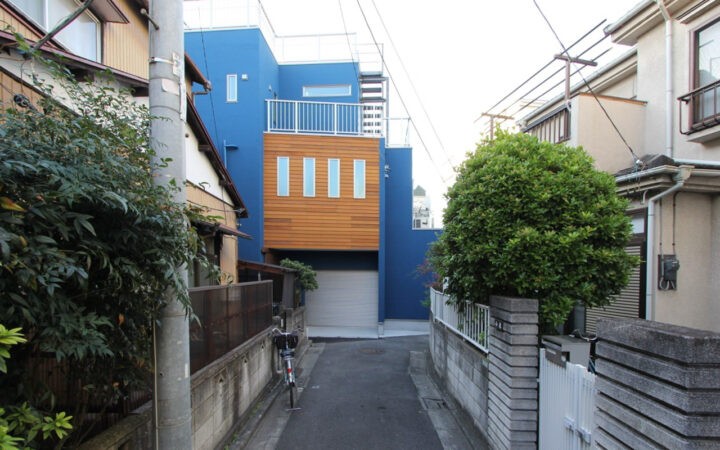 敷地21坪の狭小地に「ターンテーブル付きガレージ」と「ホームエレベーター」を両立!趣味と将来を見据えた長期優良住宅が完成、360°VRルームツアー動画も公開