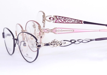 新シリーズ「Yukiko Hanai Eye Wear」が登場！ アトリエ花井がトライ-アングルと新たな展開をスタート
