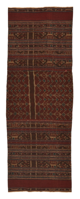 Photo.02 腰衣(婚資) レンバタ島ラマレラ村 1,975×690mm 木綿/絣/藍・茜 1970年頃 *船、マンタの文様が入っている