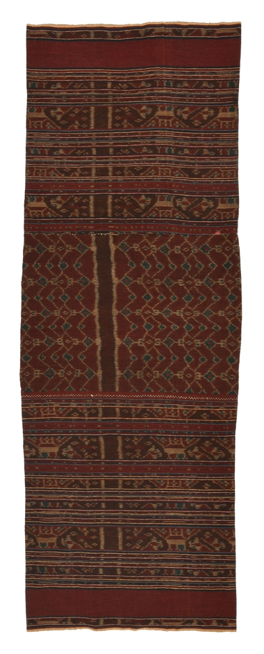 Photo.02 腰衣(婚資) レンバタ島ラマレラ村 1,975×690mm　木綿／絣／藍・茜　1970年頃 ＊船、マンタの文様が入っている