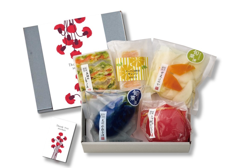 他にも、水なすや甘夏、トマトを使ったバラエティ豊かなお漬物がセットに