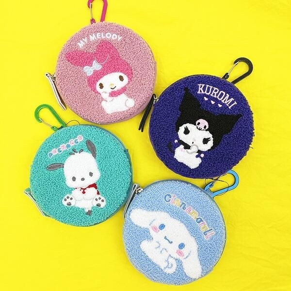 クロミのふわもこなサガラ刺繡ポーチ