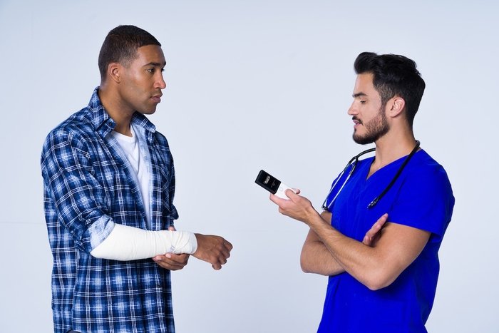 言葉の通じない国で病院にかかった時も安心