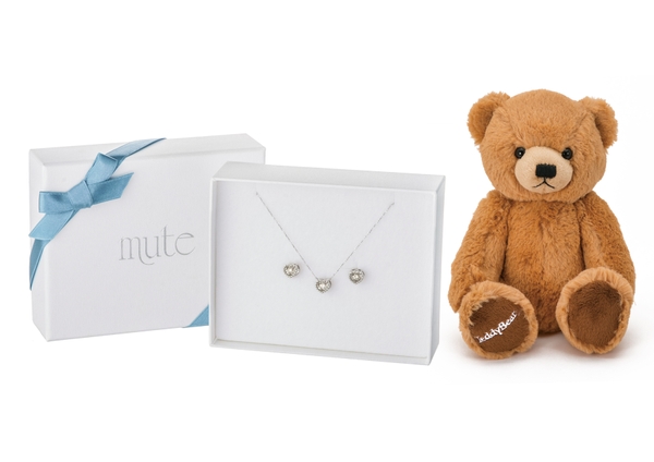 クリスマス数量限定でテディベアがついてくる（各色につき10個）ので、ぜひお早めに！