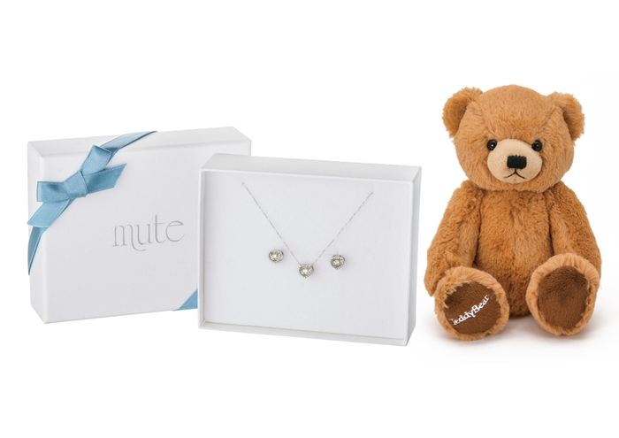 クリスマス数量限定でテディベアがついてくる（各色につき10個）ので、ぜひお早めに！