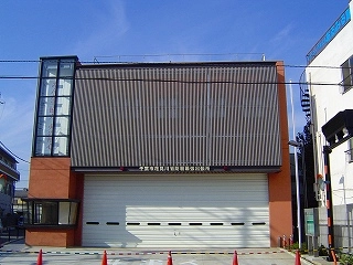 【納入事例レポート】あ、ここにも杉田エース！vol.46千葉県花見川消防署新築工事で『合成木材ルーバー』を納入！木材の質感を持ちつつ耐久性、メンテナンス性に優れた商品です。