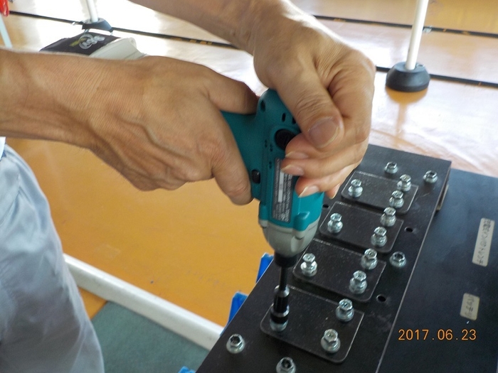 ボルト締付け作業の様子(イメージ)