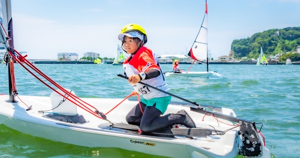 ヨットレースに参加するジュニアのイメージ