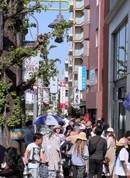 カメラがまだ知らない、東京の48時間　 ～東京・目黒通りの歩道に48時間限定で約100軒の マーケットが並ぶ「第15回目黒マルシェ」5月2日・3日開催～