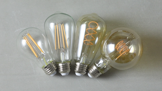 初回発売はE26口金の4型