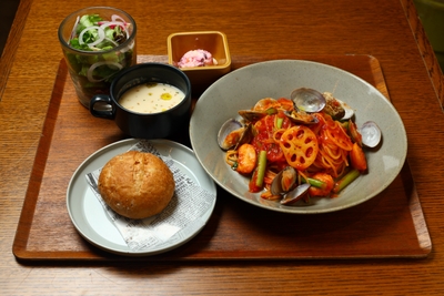 【YURT「あさりと冬野菜のトマトソースパスタ『窯焼きパスコ 国産小麦のミニブール』セット」】