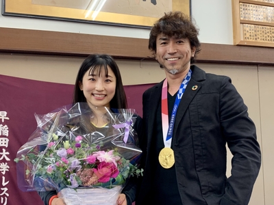 左：須崎選手　右：代表 八代目染野屋半次郎