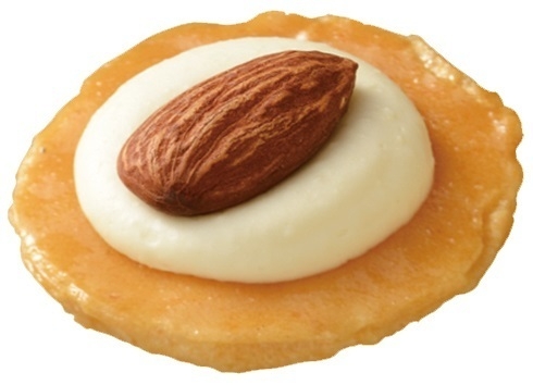 チーズおかきプレミアムアーモンド生地(1)