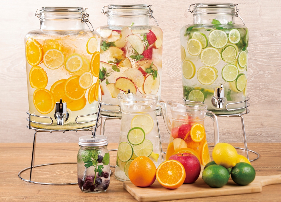 ランチセットはフルーツなどが入ったフレーバーウォーターバー付き