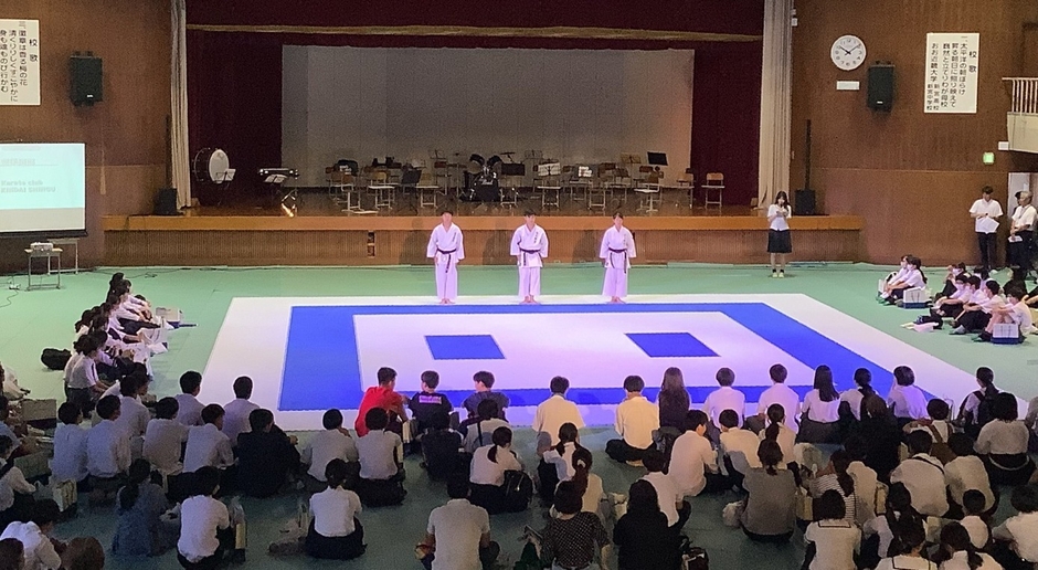 令和6年度（2024年度）に実施したオープンスクールでのクラブパフォーマンスの様子