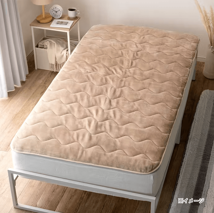 保温性のある敷パッド Pitapa 2,980円~